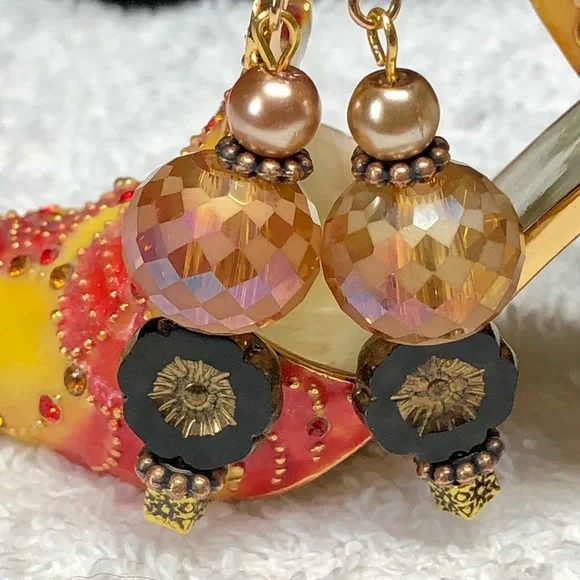 ⭐️🎈stunning European flavor earrings amber colors and gold/black accents - Picture 12 of 12